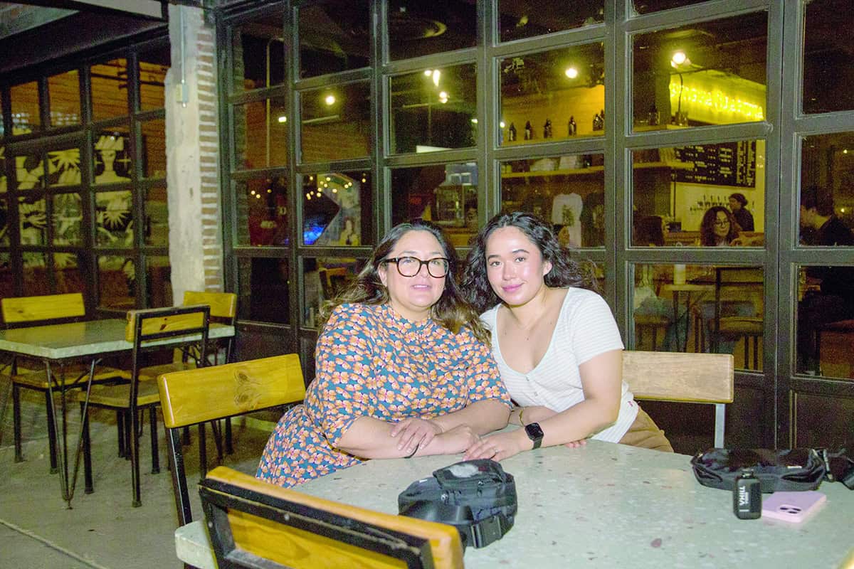 Acompañando la noche con alegría