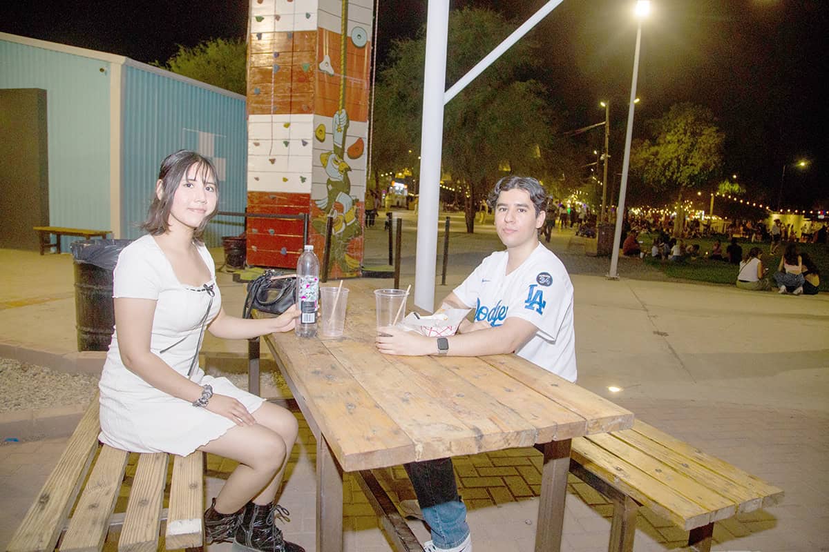 Acompañando la noche con alegría