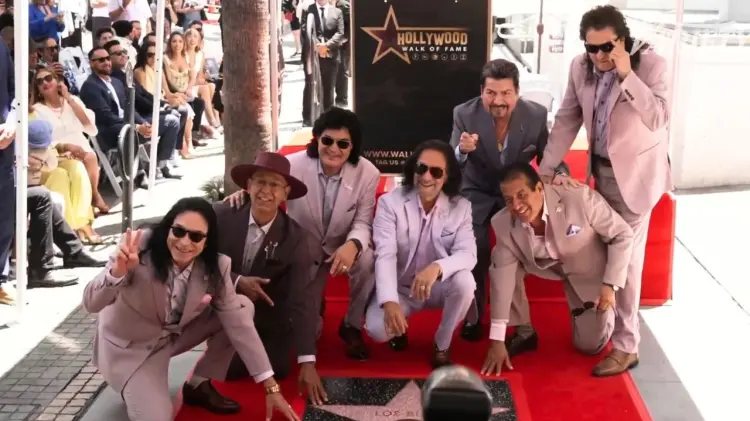 Integrantes de los Bukis y su estrella en Paseo de la Fama. (Foto: Especial / EXPRESO)