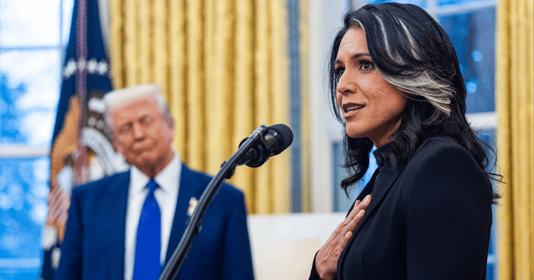 Trump genera polémica al compartir video de arresto de Obama