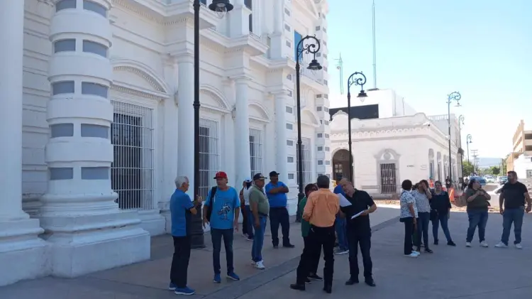 El grupo de manifestantes representa a 2 mil trabajadores del Cobach Hermosillo