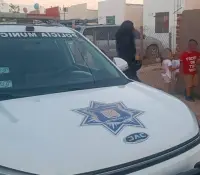 Policía localiza a niños perdidos y brinda primeros auxilios