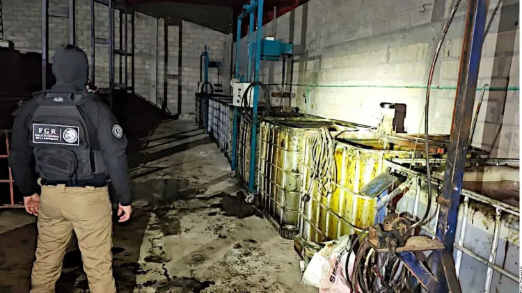 La bodega contenía contenedores con combustible para venta ilegal