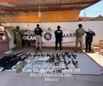 En Cajeme Secretaría de Marina decomisa armamento, equipo táctico y droga