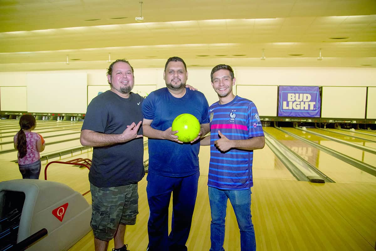 Se van a jugar a los bolos