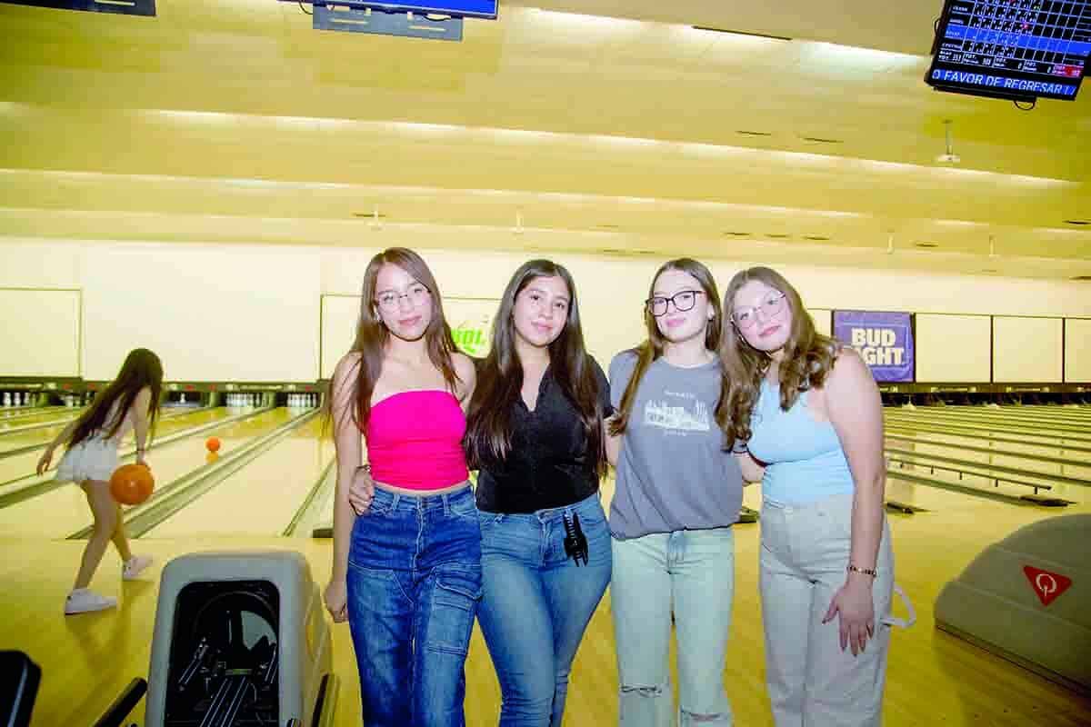 Se van a jugar a los bolos