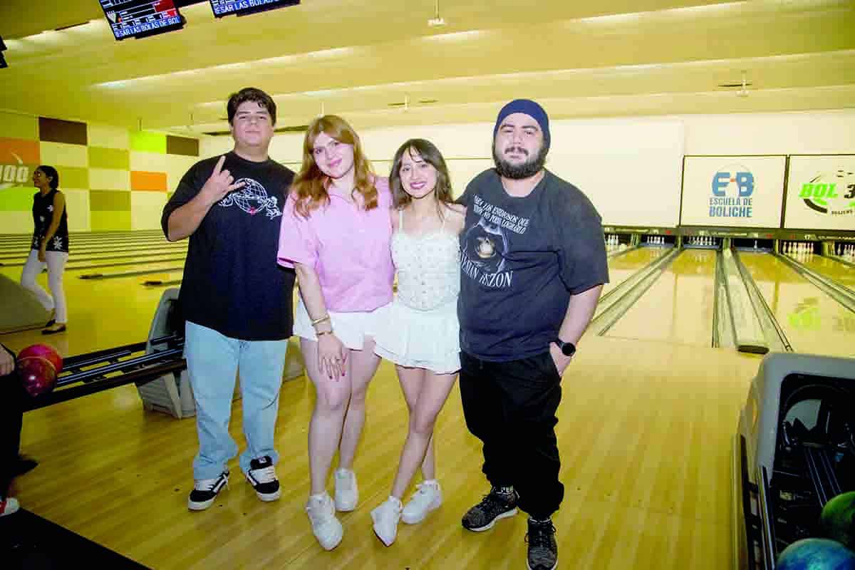 Se van a jugar a los bolos