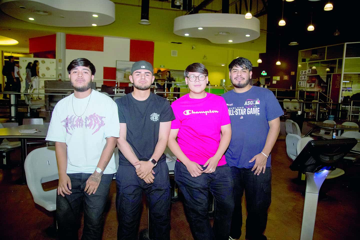 Se van a jugar a los bolos