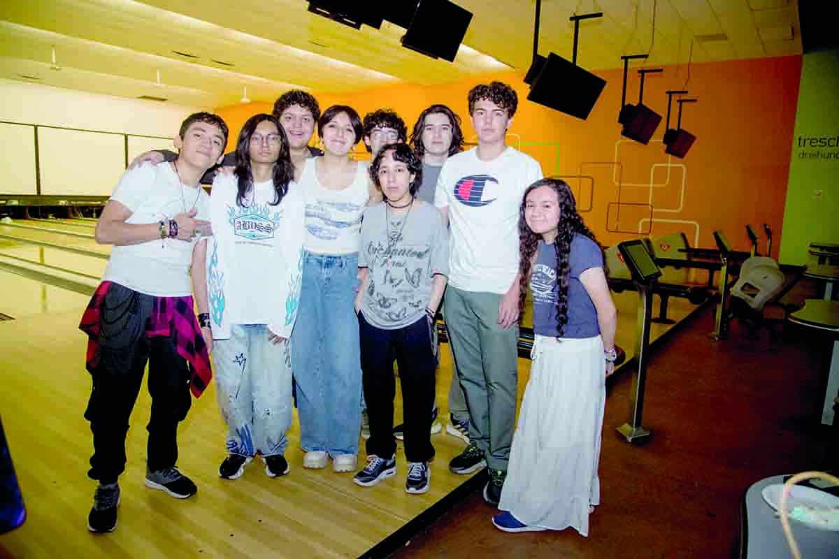 Se van a jugar a los bolos