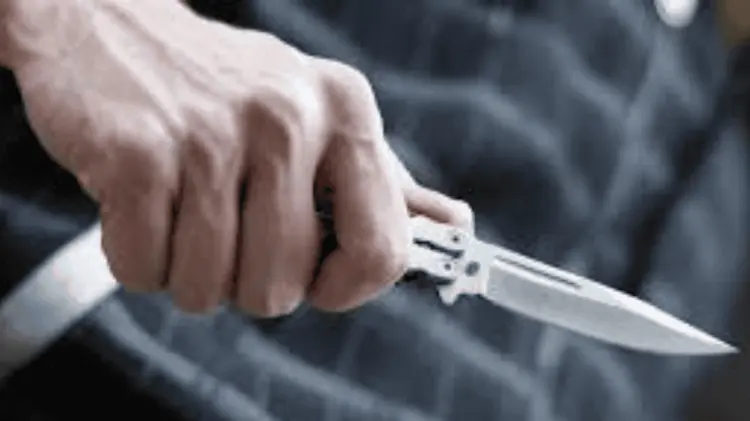 Uno de los hombres arrestados amenazó con el cuchillo a su esposa y lo turnaron al MP
