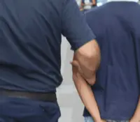 Un adolescente fue reportado por daños a vehículos y lesionar a una menor
