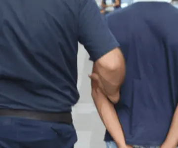 Un adolescente fue reportado por daños a vehículos y lesionar a una menor