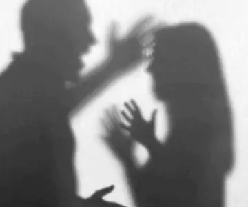 Arrestan a 4 hombres por violencia familiar y a uno lo turnaron al MP