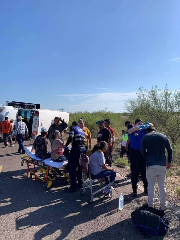 Una persona perdió la vida y 15 resultaron lesionadas en volcadura