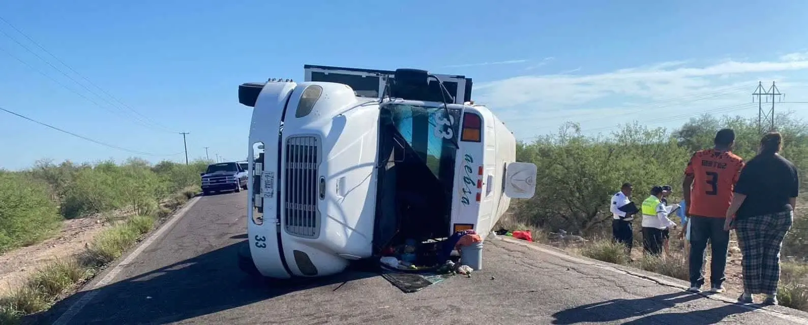 Una persona perdió la vida y 15 resultaron lesionadas en volcadura