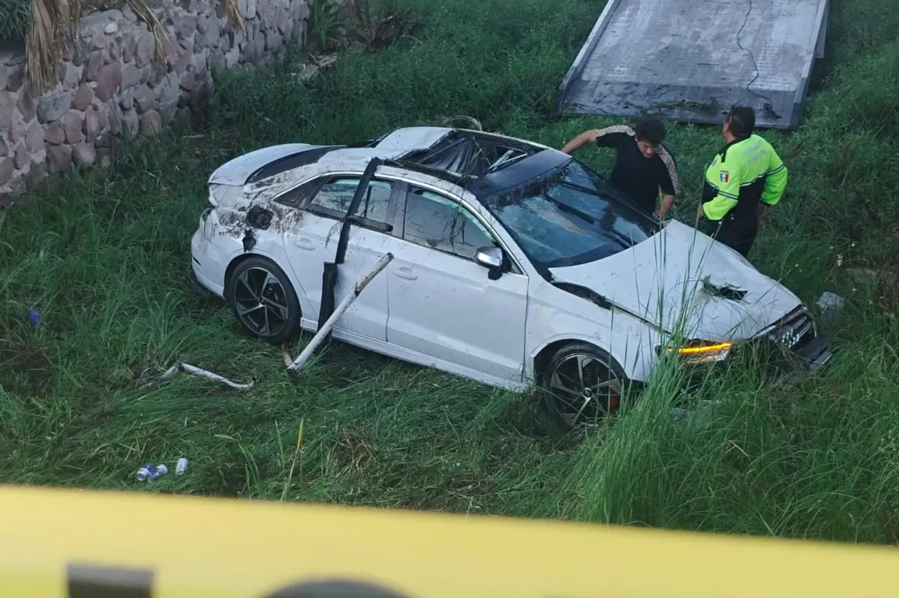 Un conductor pierde la vida en volcamiento en San Carlos