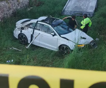 Un conductor pierde la vida en volcamiento en San Carlos