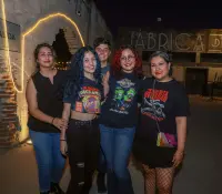 Cantan con la Maldita Vecindad