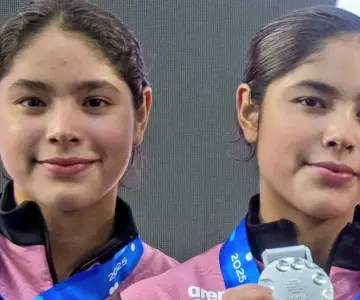 Gemelas Mía y Lía Cueva ganan bronce en Mundial de Singapur 2025