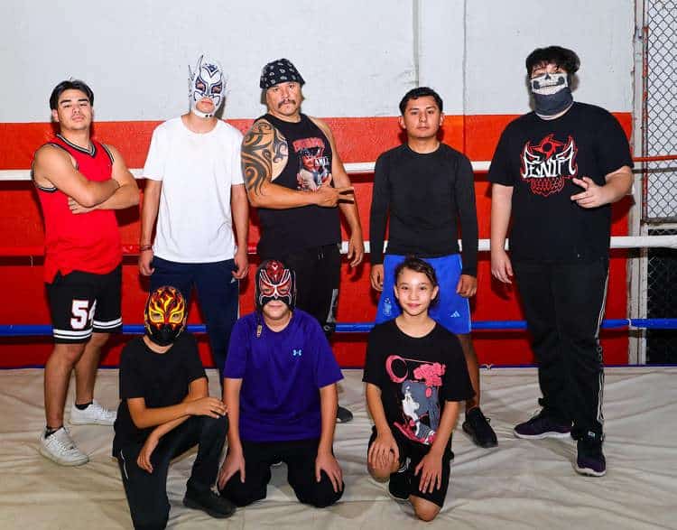 Alberto Badachi enseña a los jóvenes a luchar en el ring de la vida