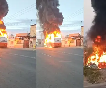 Falla mecánica en camión urbano provoca conato de incendio en Hermosillo