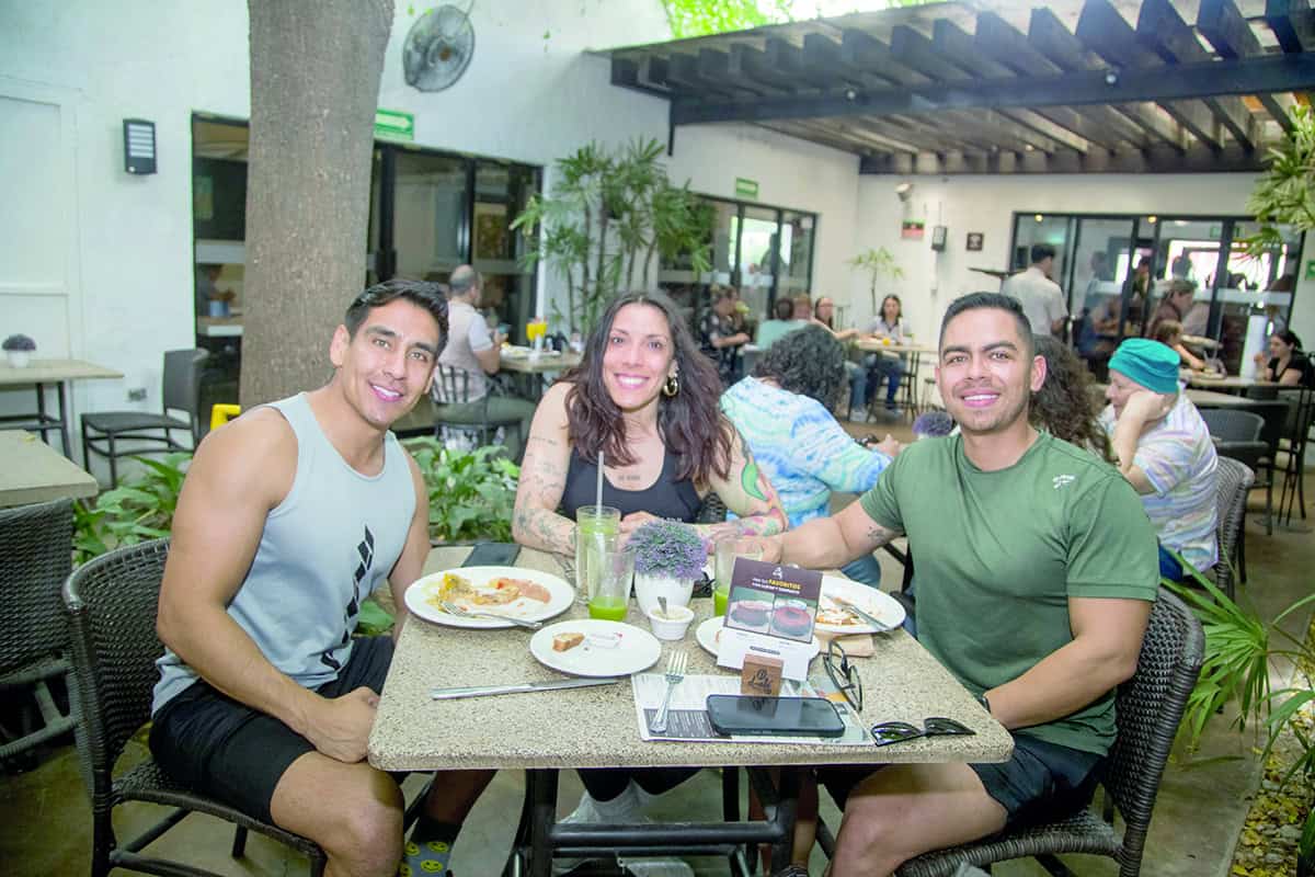 Saborean la vida con amigos en Café 57