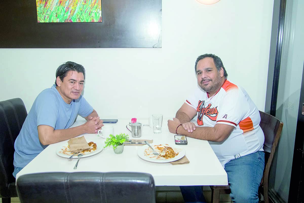 Saborean la vida con amigos en Café 57