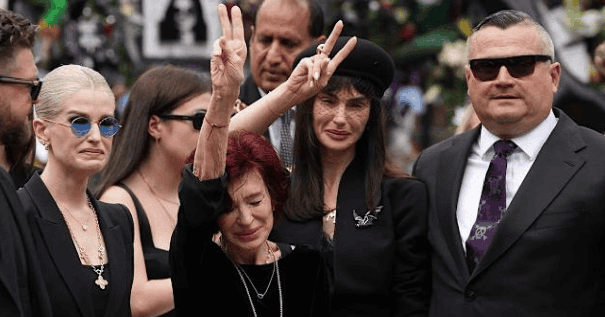 Celebridades despiden al Príncipe de las Tinieblas en ceremonia íntima