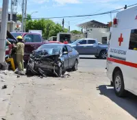 Hombre resulta lesionado tras choque en la colonia Ley 57