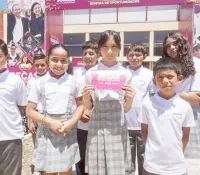 Gobernador de Sonora refuerza educación con entrega de becas y libros en Bavispe