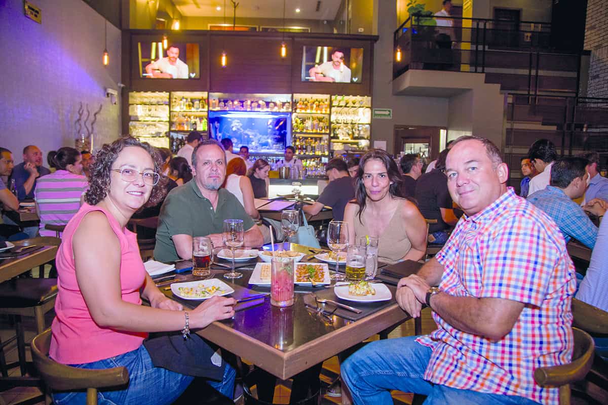 Cenan el platillo favorito de la ciudad