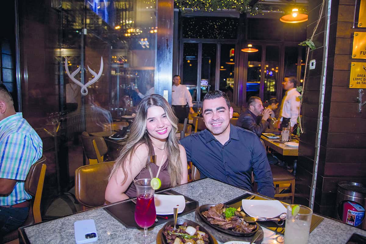 Cenan el platillo favorito de la ciudad