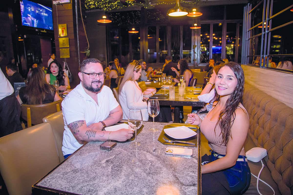 Cenan el platillo favorito de la ciudad