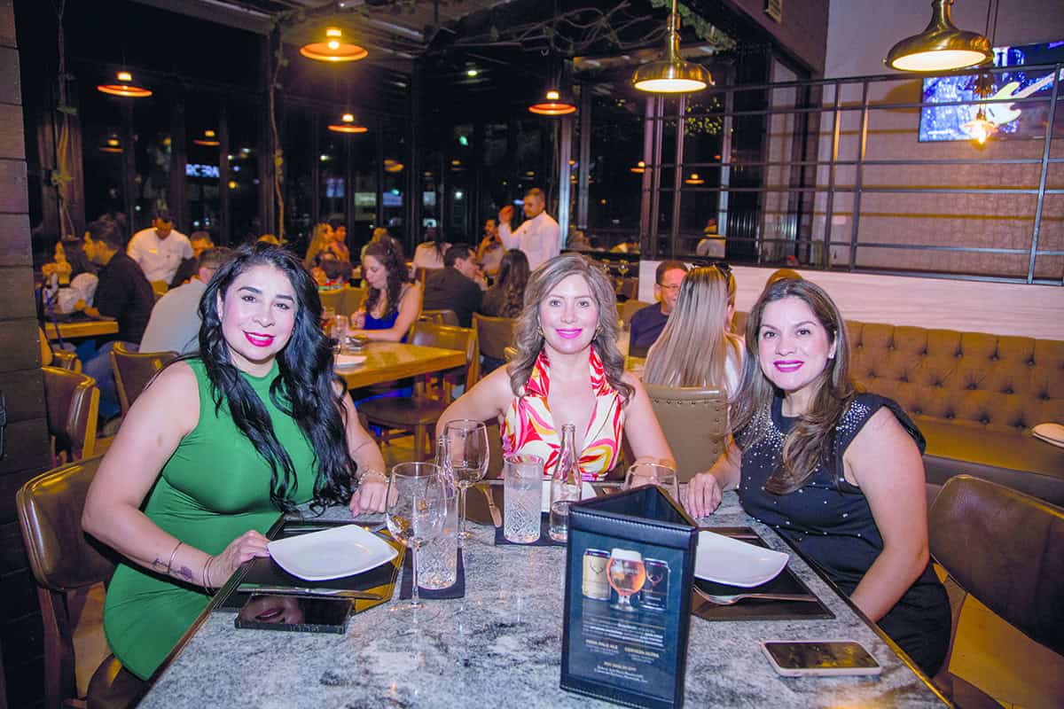 Cenan el platillo favorito de la ciudad