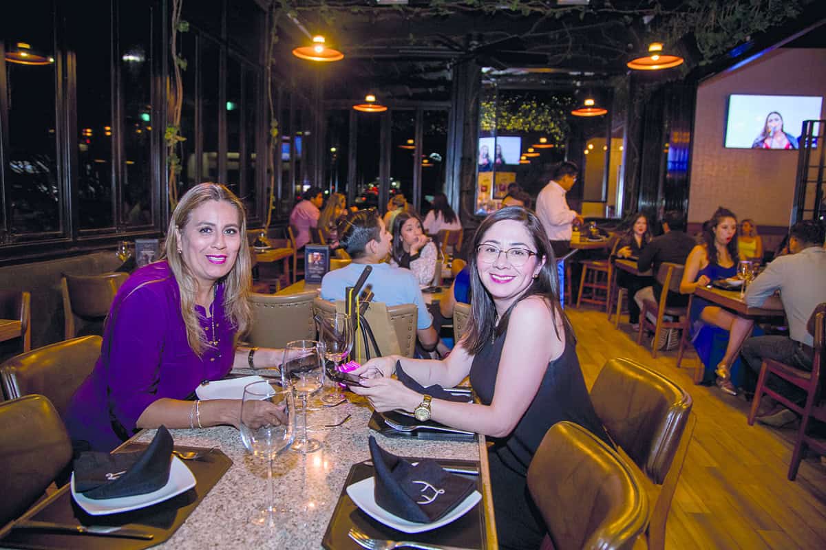 Cenan el platillo favorito de la ciudad