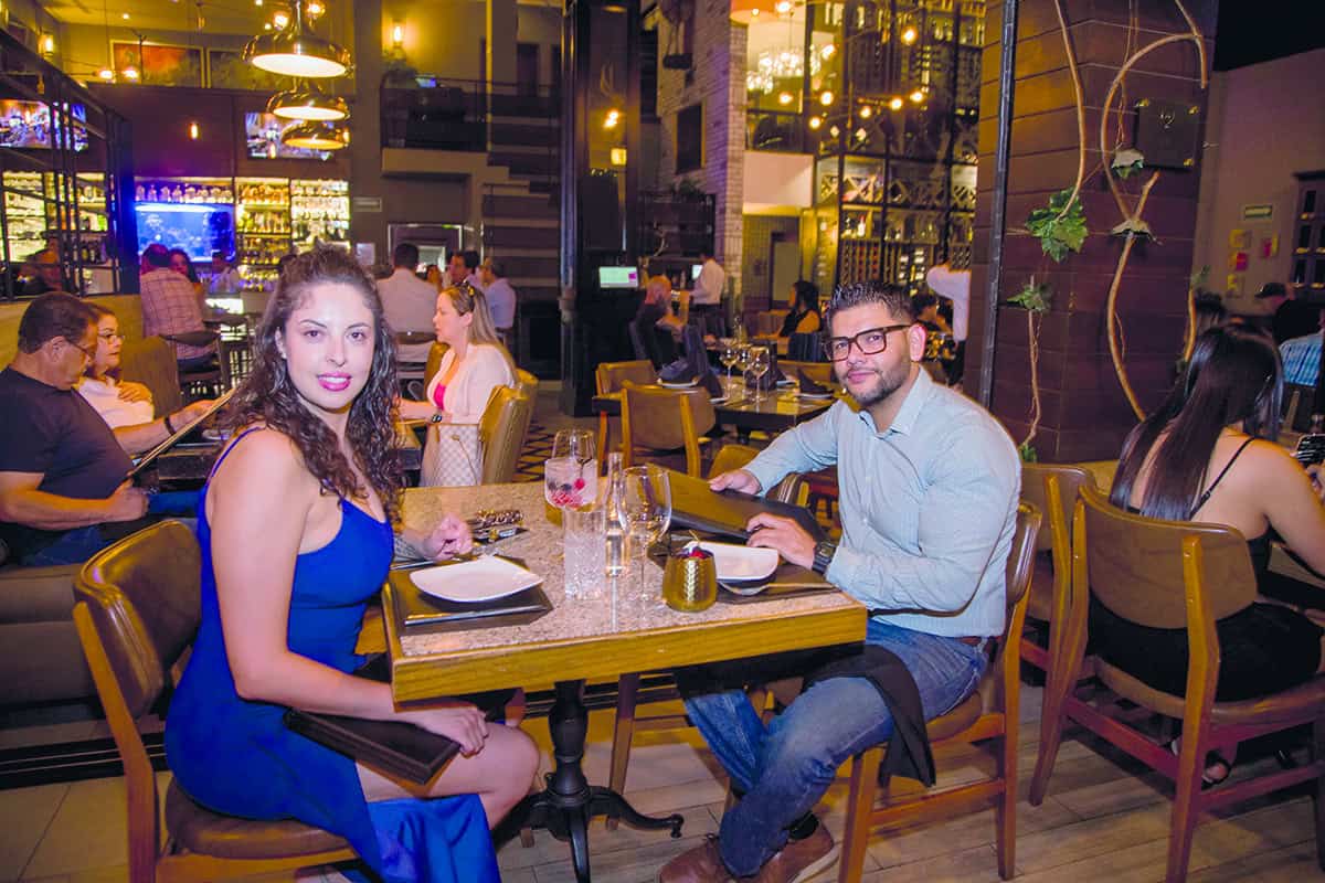Cenan el platillo favorito de la ciudad