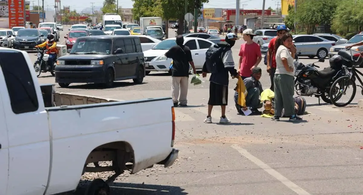Joven vendedor resulta herido tras ser atropellado en crucero de Hermosillo