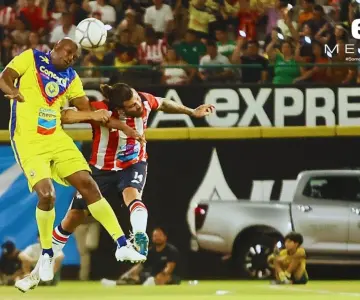 Leyendas del Club América se imponen ante Leyendas de Chivas