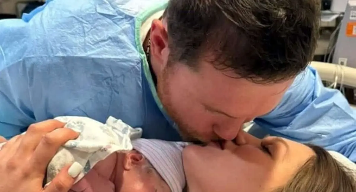 Canelo Álvarez celebra el nacimiento de su segunda hija