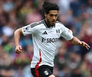 Raúl Jiménez marca golazo de tiro libre en amistoso con el Fulham