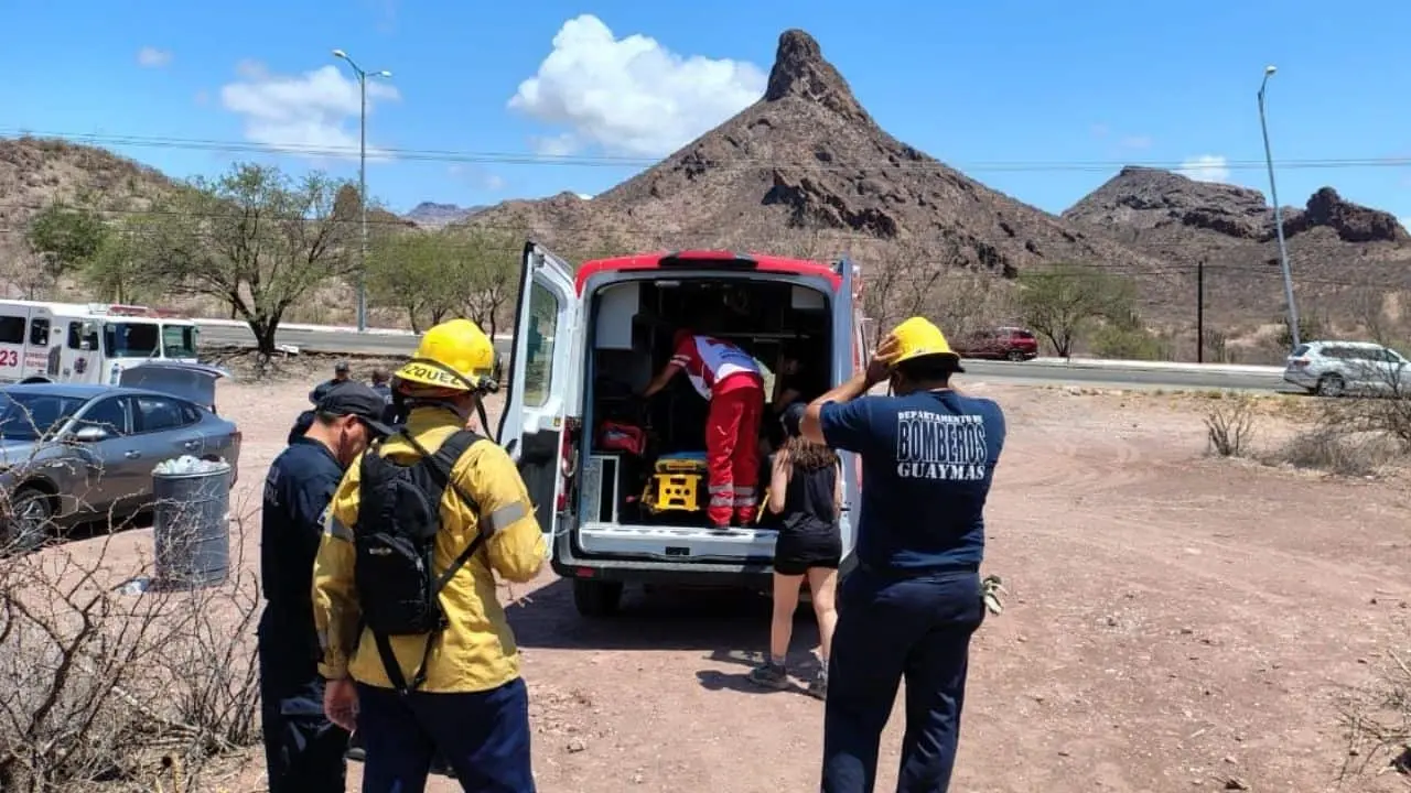 Rescatan a senderista en cerro Tetakawi; sufrió agotamiento por calor