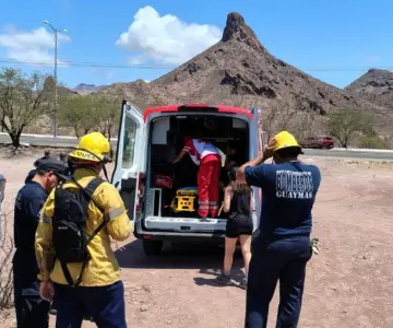 Rescatan a senderista en cerro Tetakawi; sufrió agotamiento por calor