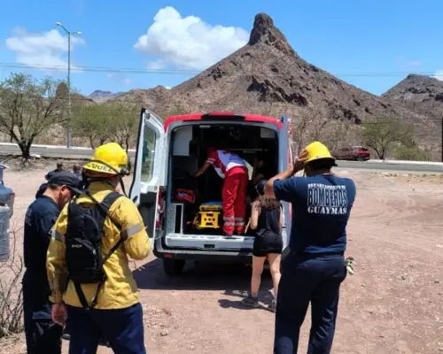 Rescatan a senderista en cerro Tetakawi; sufrió agotamiento por calor