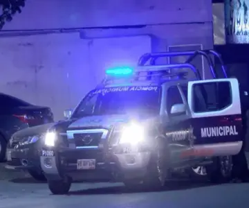 Hombre es detenido por robarse tres paquetes de cerveza