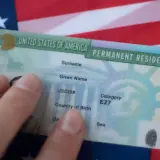 EU propone exigir pasaporte para participar en la Lotería de Visas