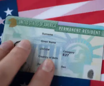 EU propone exigir pasaporte para participar en la Lotería de Visas