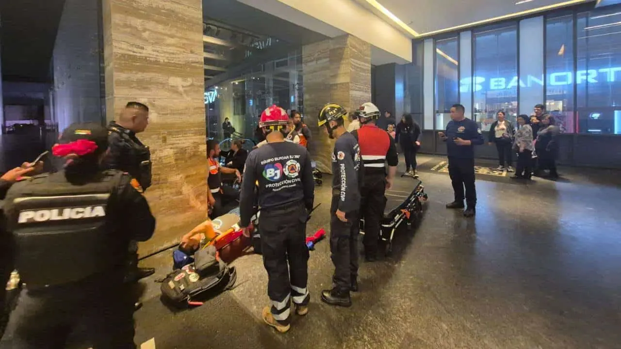Desplome de elevador en Plaza Mítikah de CDMX deja dos personas lesionadas