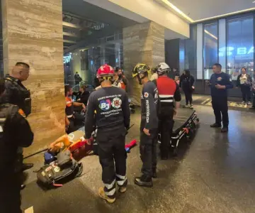 Desplome de elevador en Plaza Mítikah de CDMX deja dos personas lesionadas