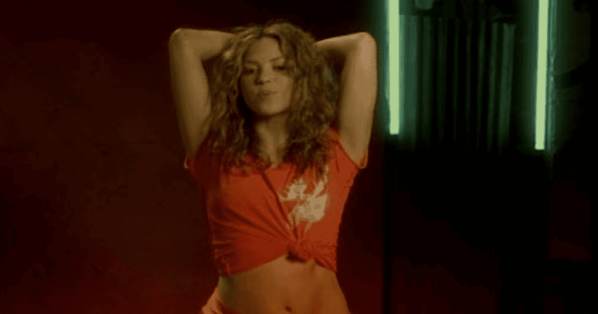 ¿Shakira de los 90s con pelo oscuro o rubia cantando inglés?