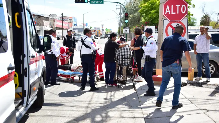 Tres peatones heridos en atropello en cruce de Reforma y Veracruz. (Foto: Especial / EXPRESO)